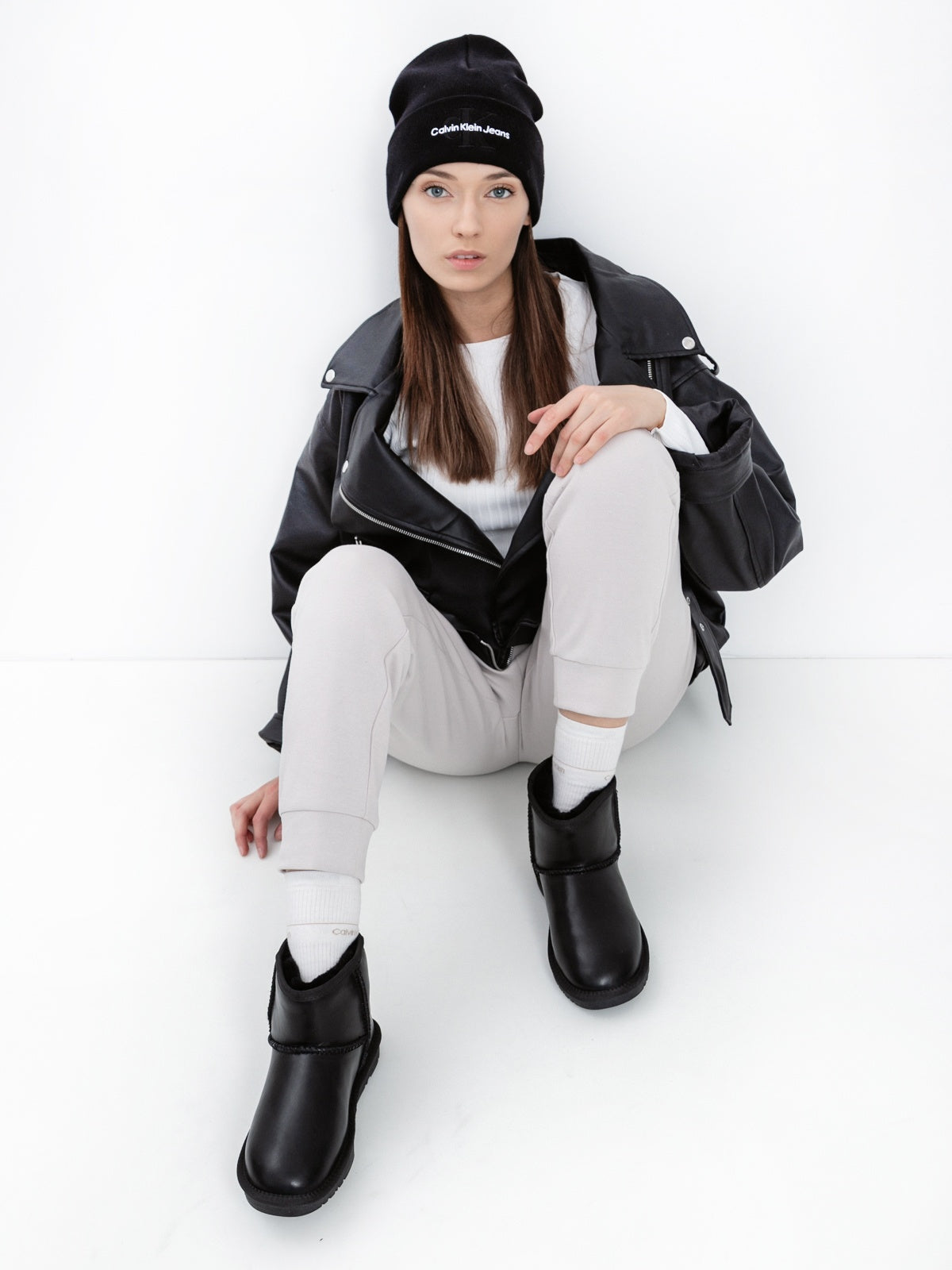 Women's leather boots with insulation