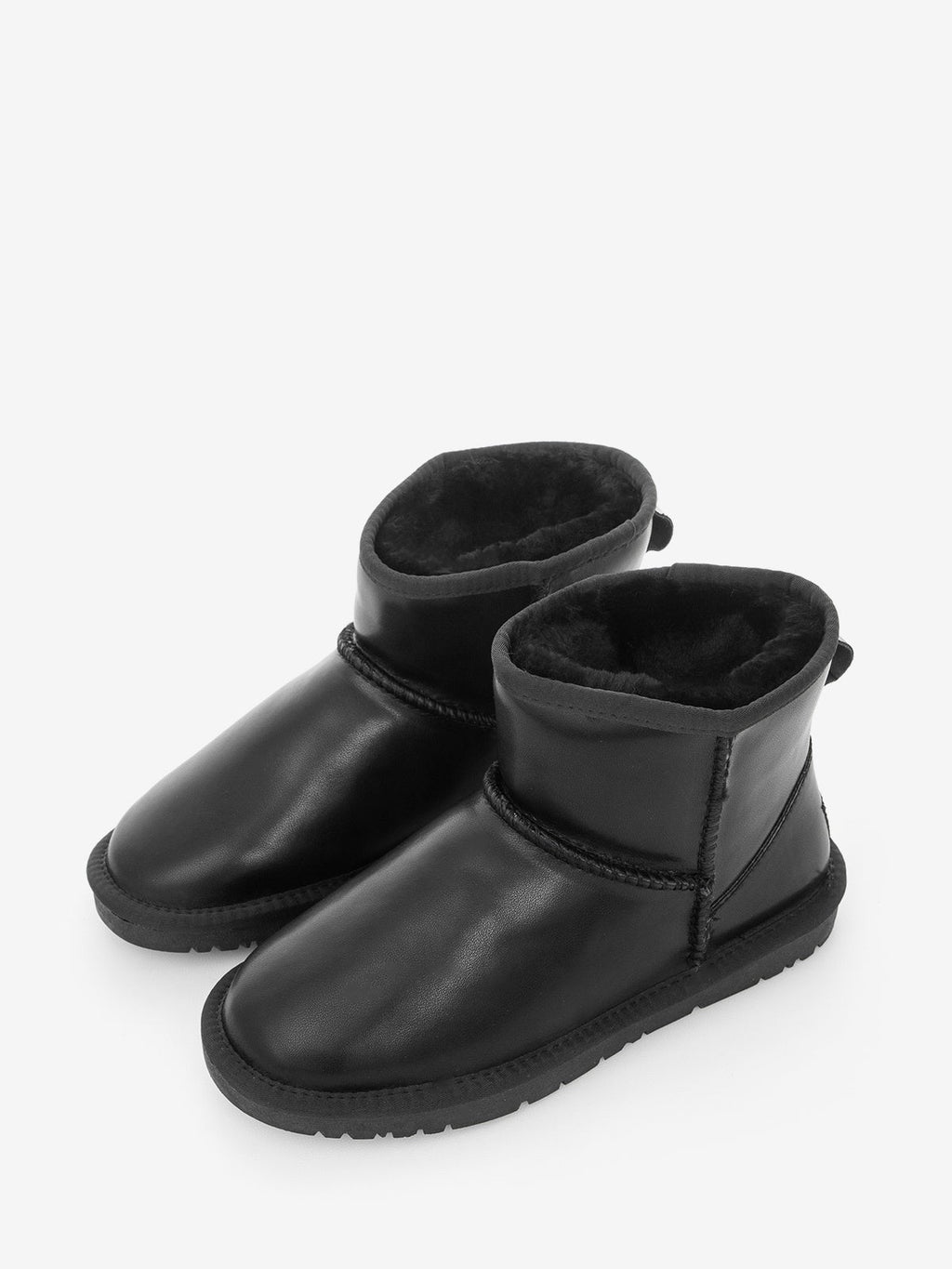 Women's leather boots with insulation