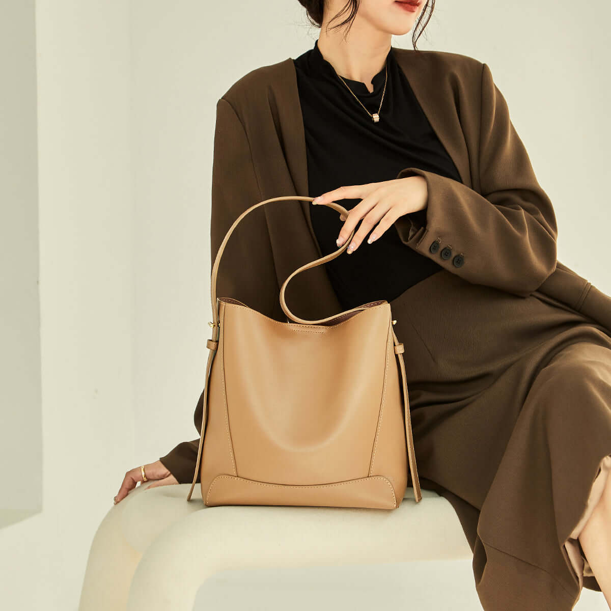 Minimalistic All-Purpose Leather Tote Bag